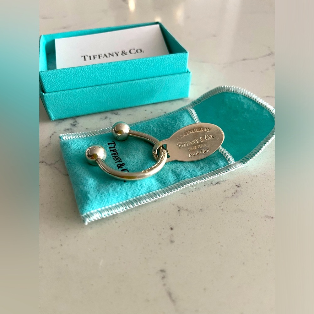 Return to Tiffany Oval Tag Screwball Key Ring